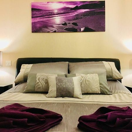 Azim And Suzi'S City Centre Apartment Инвернес Екстериор снимка