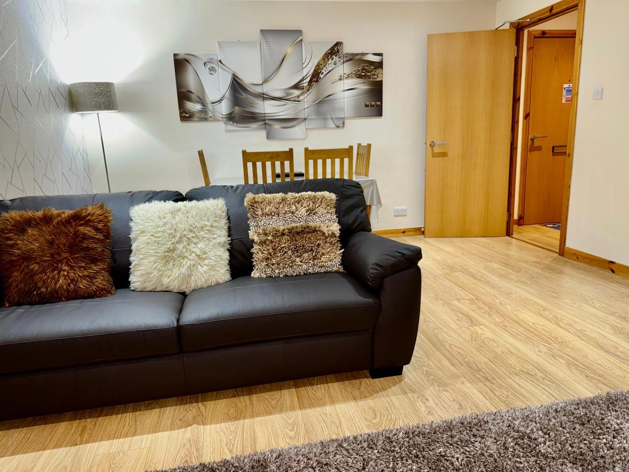 Azim And Suzi'S City Centre Apartment Инвернес Екстериор снимка