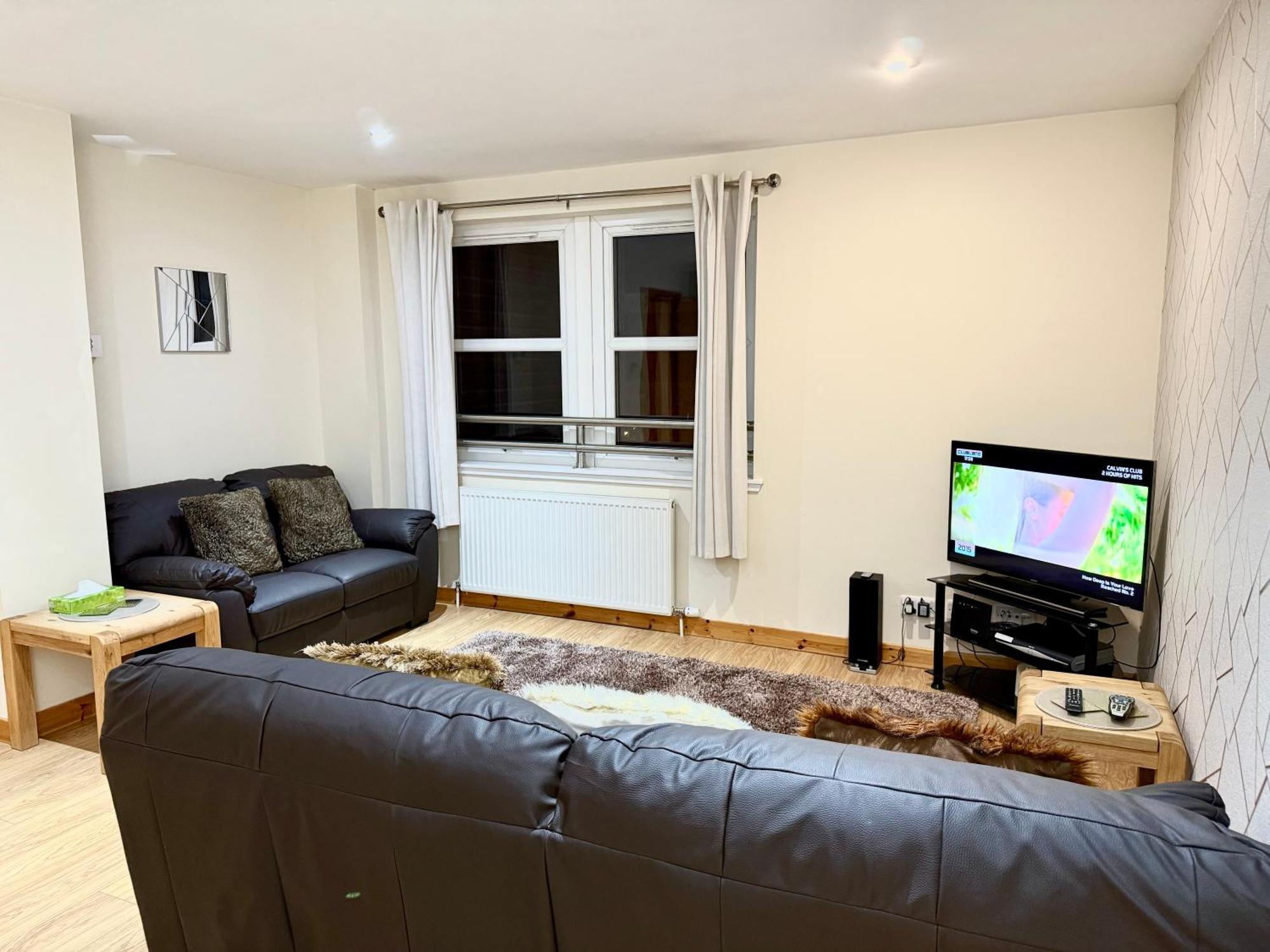 Azim And Suzi'S City Centre Apartment Инвернес Екстериор снимка