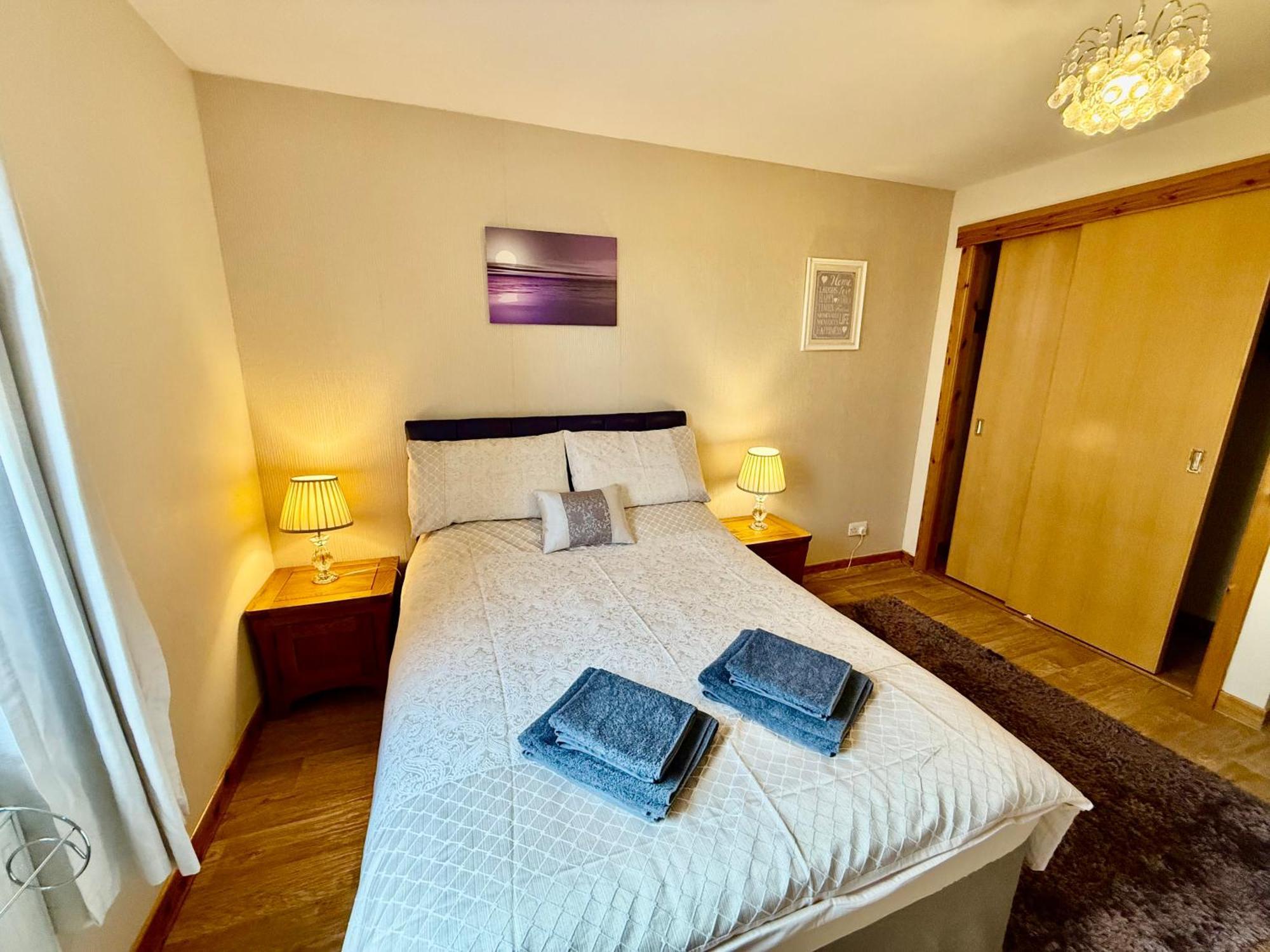 Azim And Suzi'S City Centre Apartment Инвернес Екстериор снимка