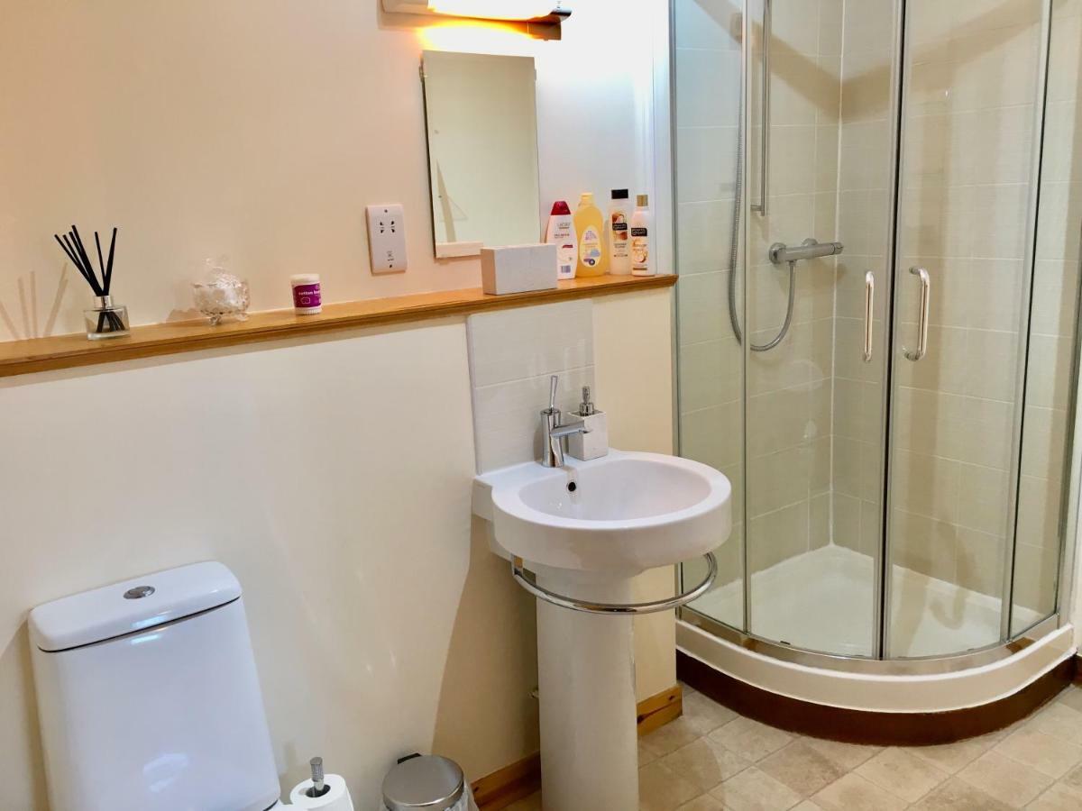 Azim And Suzi'S City Centre Apartment Инвернес Екстериор снимка