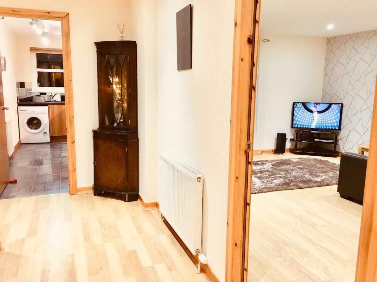 Azim And Suzi'S City Centre Apartment Инвернес Екстериор снимка